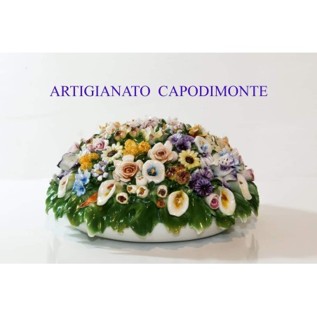 PIATTO SOPRA MOBILE DECORATO CON UN PRATO DI FIORI ASSORTITI