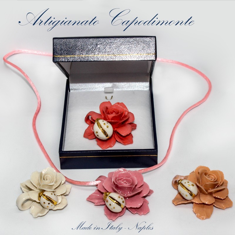 MEDAGLIONI A ROSE IN PORCELLANA DI CAPODIMONTE